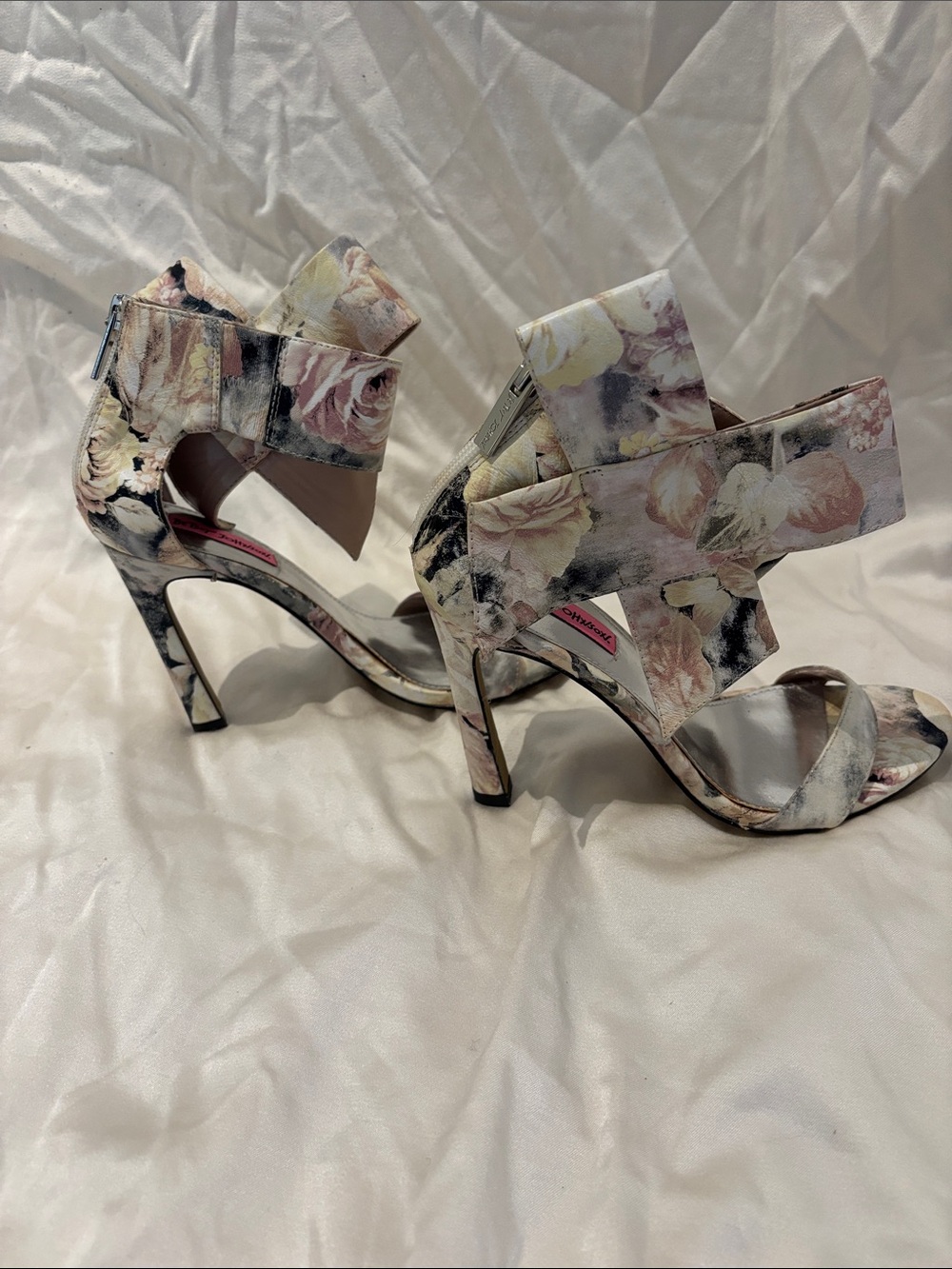 NEW! Betsey Johnson “Friskyy” Heels in Blush Floral - Picture 7 of 7